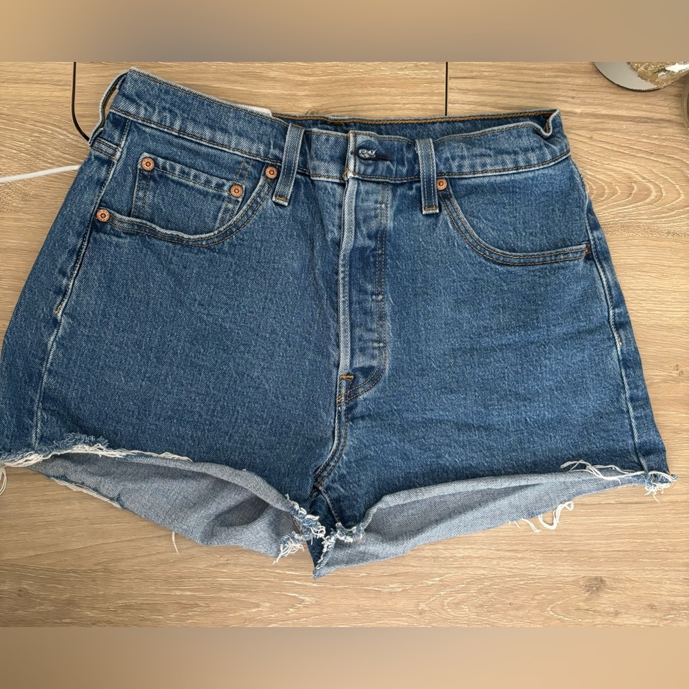 levi 501 shorts size 29